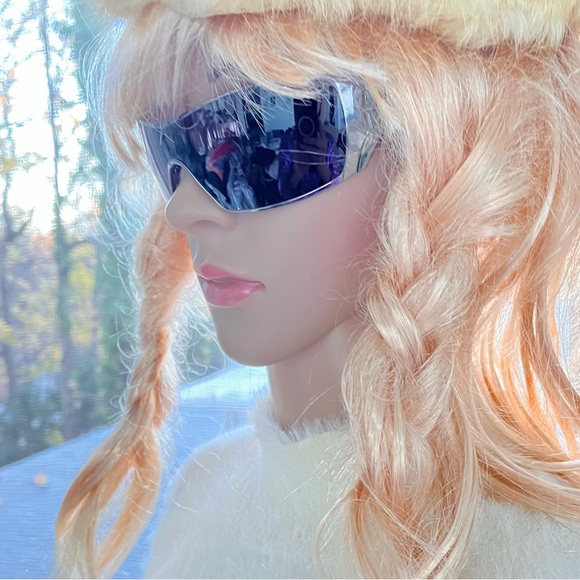 Oakley Dart Sunglasses Chrome in Case - Picture 3 of 5